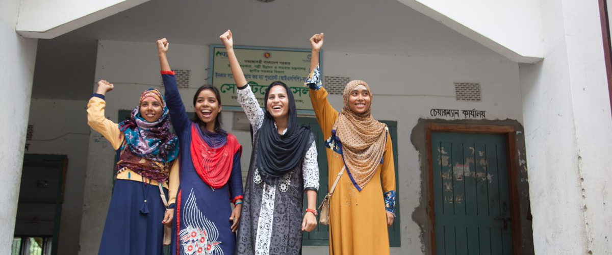 girls-cheering-in-bangladesh-school-900x600